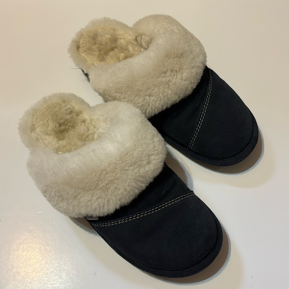 Nuknuuk “Joy” navy blue suede slip-on slippers  size 9